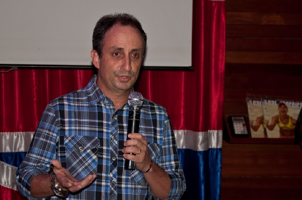 Juan Diego Correa, diretor geral da Door Comunicação abre a noite de lançamento